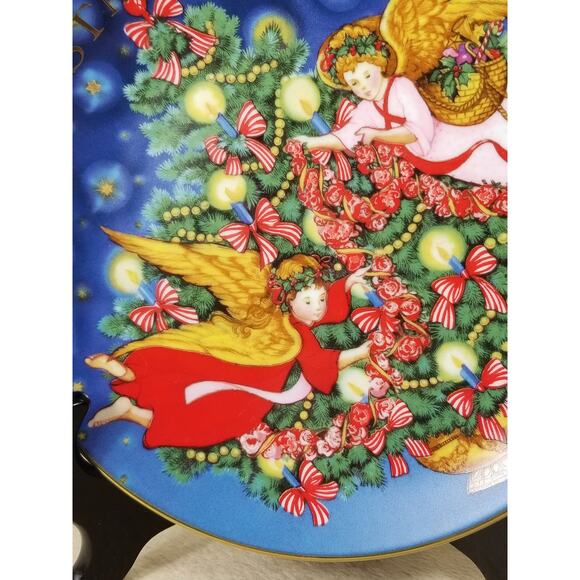Christmas Plate 1995 Trimming The Tree Peggy Toole Porcelain Trim 22k Gold Vtg - Picture 3 of 12